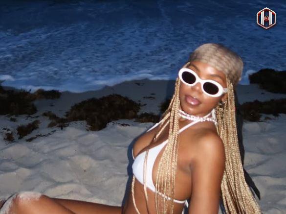 Elaine sets Miami ablaze with stunning bikini snaps